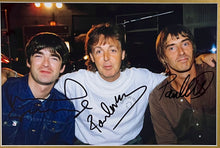 Load image into Gallery viewer, Paul Weller signed 8"x10” photo and 45rpm record