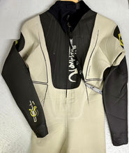 Load image into Gallery viewer, KELLY SLATER 2009 Bells Beach Competition Worn & Signed QUIKSILVER Wetsuit