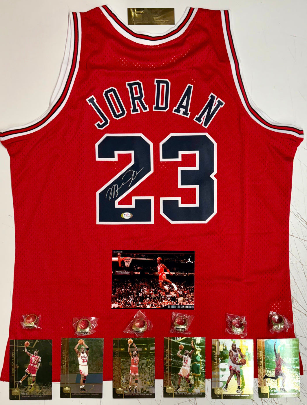 MICHAEL JORDAN Signed Chicago Bulls Red Jersey Display2