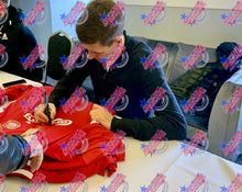 Load image into Gallery viewer, STEVEN GERRARD Signed “2005 Champions League” Liverpool Jersey Display
