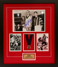 Load image into Gallery viewer, BOB SKILTON &quot;Triple Brownlow Medallist&quot; Signed Photo &amp; Medal Display3
