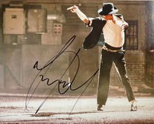 Load image into Gallery viewer, MICHAEL JACKSON Signed Photo &amp; Album LP Display
