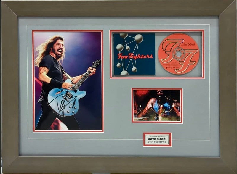 FOO FIGHTERS - DAVE GROHL Signed Photo & CD Display