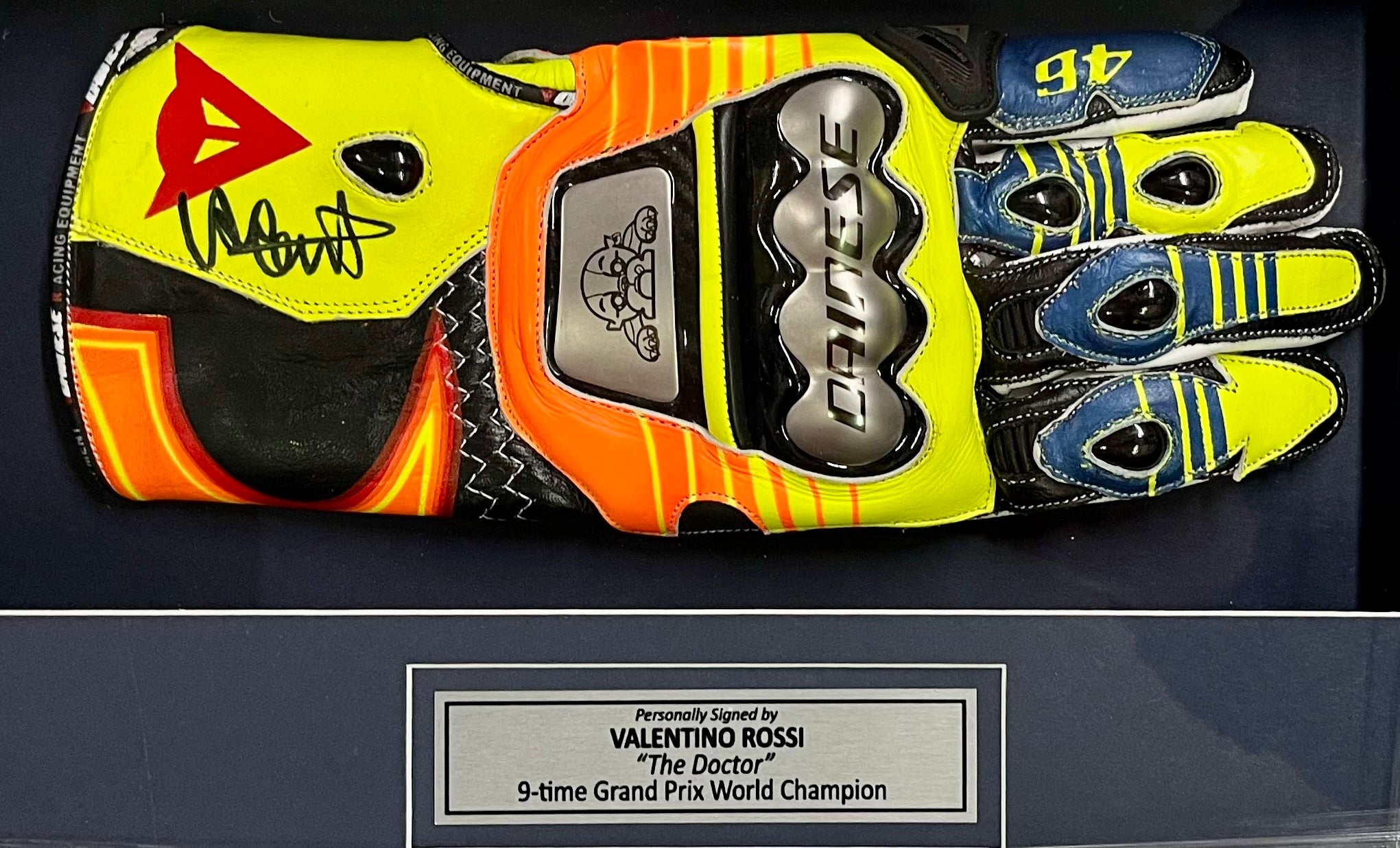 valentino rossi handschuhe Valentino Rossi Signed Glove & Panoramic Career Print – Superstars & Legends