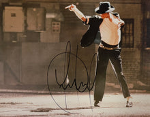 Load image into Gallery viewer, MICHAEL JACKSON Signed Photo &amp; Album LP Display
