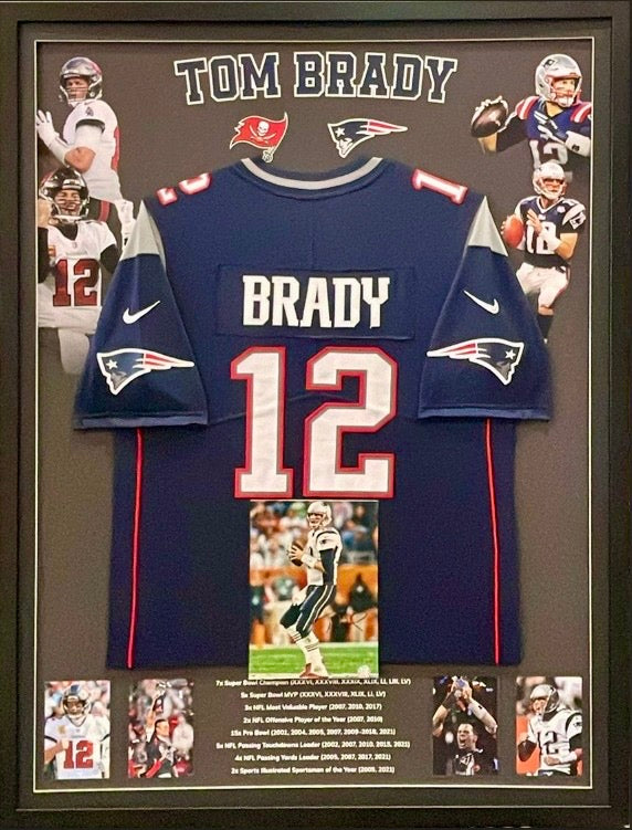 TOM BRADY Signed Photo & Jersey Display
