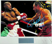 Load image into Gallery viewer, OSCAR DE LA HOYA Signed Photo Display1
