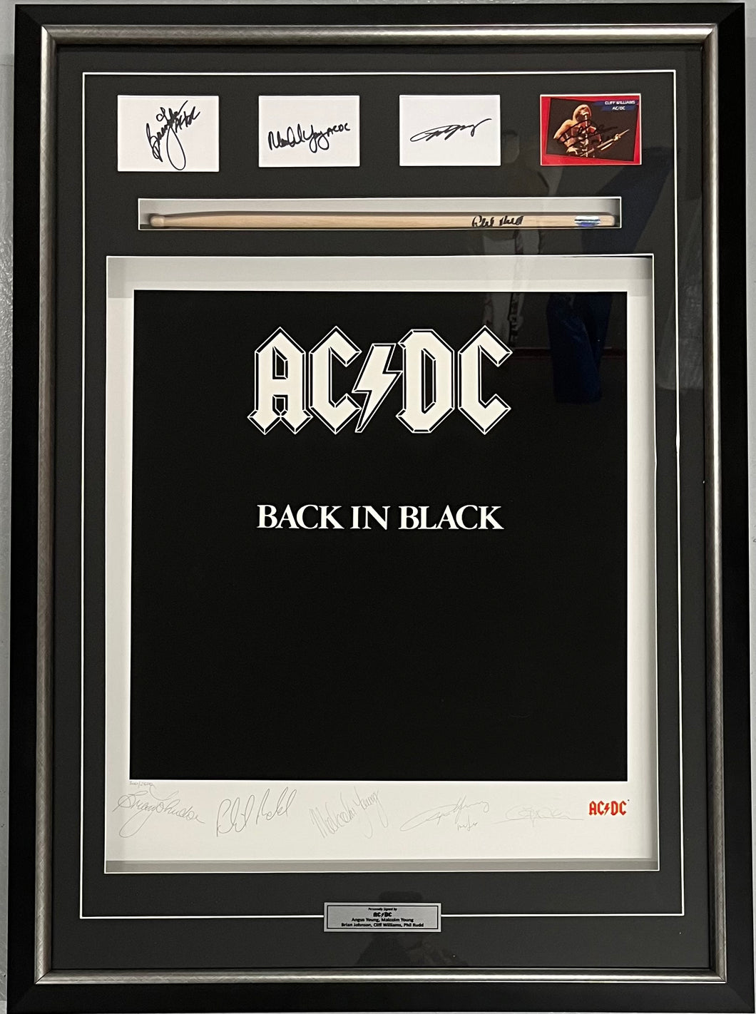 ACDC - ANGUS YOUNG, BRIAN JOHNSON, MALCOLM YOUNG, CLIFF WILLIAMS & PHIL RUDD Signed 